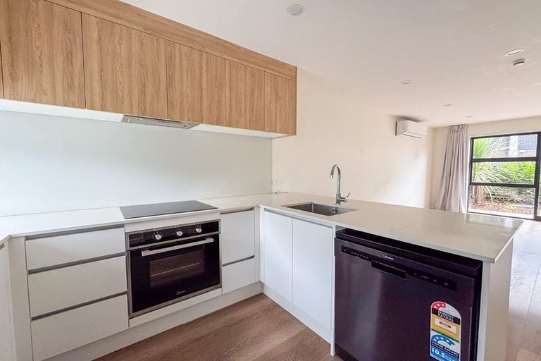 Photo of property in 8/327 Glengarry Road, Glen Eden, Auckland, 0602
