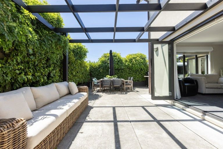 Photo of property in 2/11 Te Aute Road, Havelock North, 4130