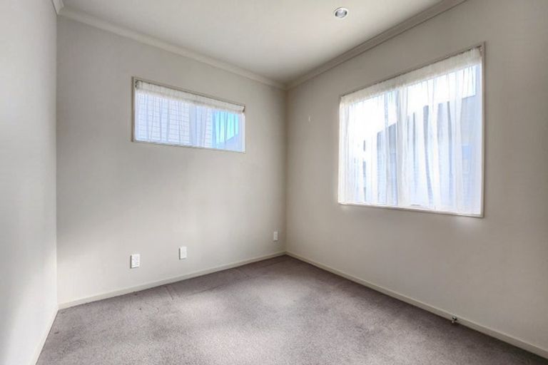 Photo of property in 6/16 Black Rock Road, Newlands, Wellington, 6037