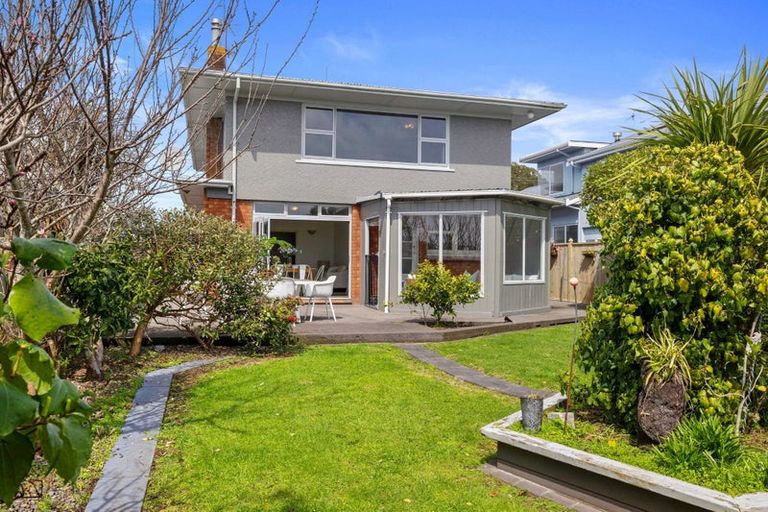 Photo of property in 14 Barrett Street, Westown, New Plymouth, 4310