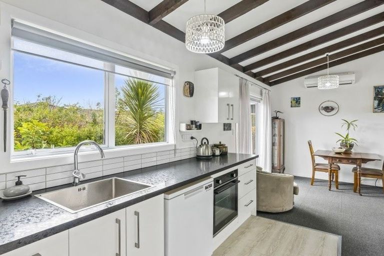 Photo of property in 497b Te Moana Road, Waikanae, 5036