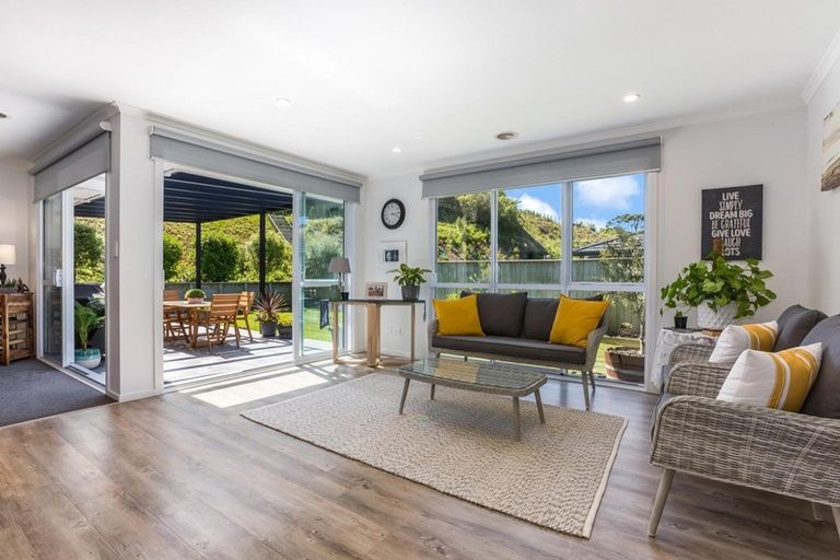 Photo of property in 35 Banks Boulevard, Whitby, Porirua, 5024