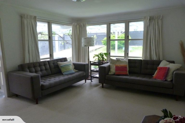 Photo of property in 68 Lake Road, Northcote, Auckland, 0627