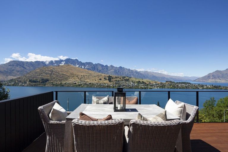 Photo of property in 11 Sunrise Lane, Queenstown, 9300