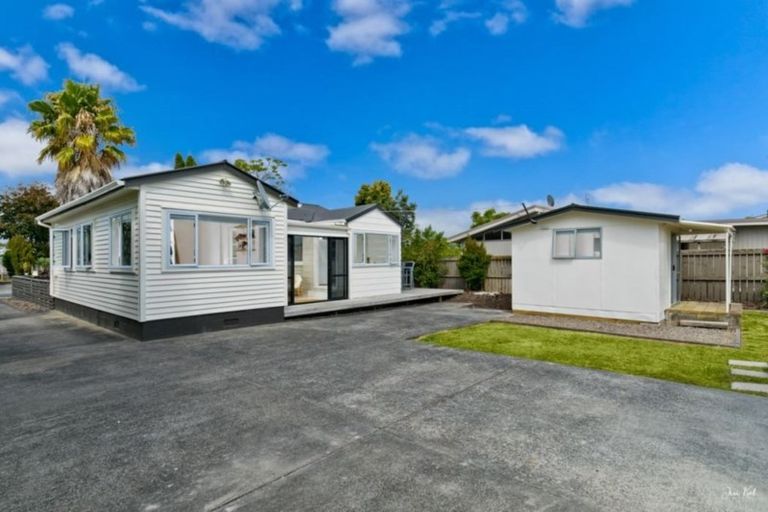 Photo of property in 23 Zealandia Road, Manly, Whangaparaoa, 0930