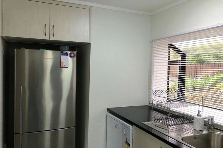 Photo of property in 3 Chevron Place, Castor Bay, Auckland, 0620