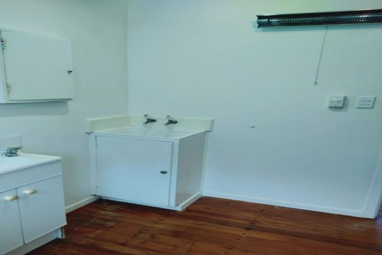 Photo of property in 3 Alamein Avenue, Belmont, Auckland, 0622