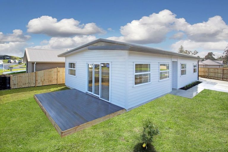Photo of property in 1 Te Paahi Avenue, Waiuku, 2123