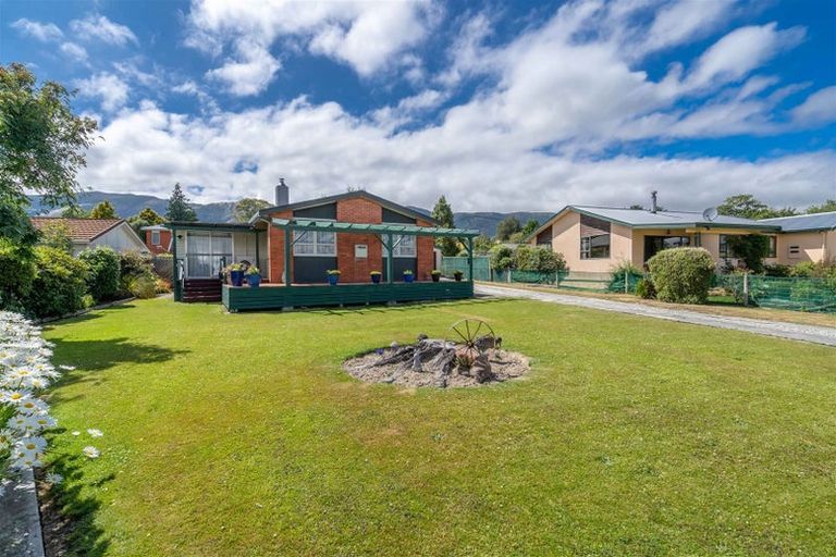 Photo of property in 4 Mill Street, Tapanui, 9522