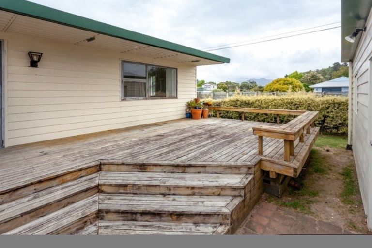 Photo of property in 318 Linton Crescent, Whangamata, 3620