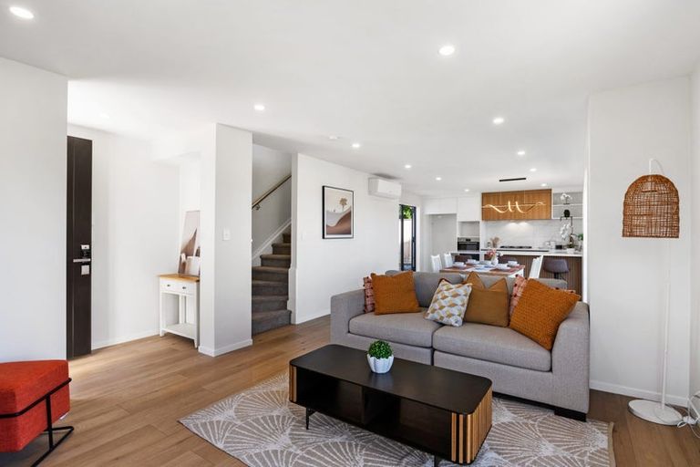 Photo of property in 16a Meadway, Sunnyhills, Auckland, 2010