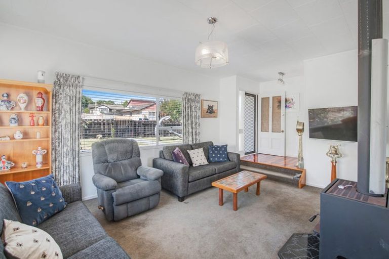 Photo of property in 9 Devonshire Road, Unsworth Heights, Auckland, 0632