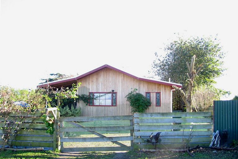 Photo of property in 35 Old Coach Road South, Otaki Beach, Otaki, 5512