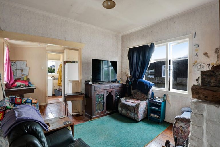 Photo of property in 10 Harbour Street, Moturoa, New Plymouth, 4310