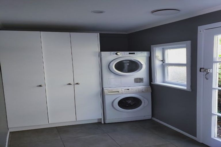 Photo of property in 76 Wyndham Road, Pinehaven, Upper Hutt, 5019