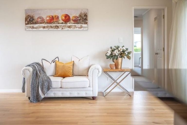 Photo of property in 2 Amadeus Place, Northpark, Auckland, 2013