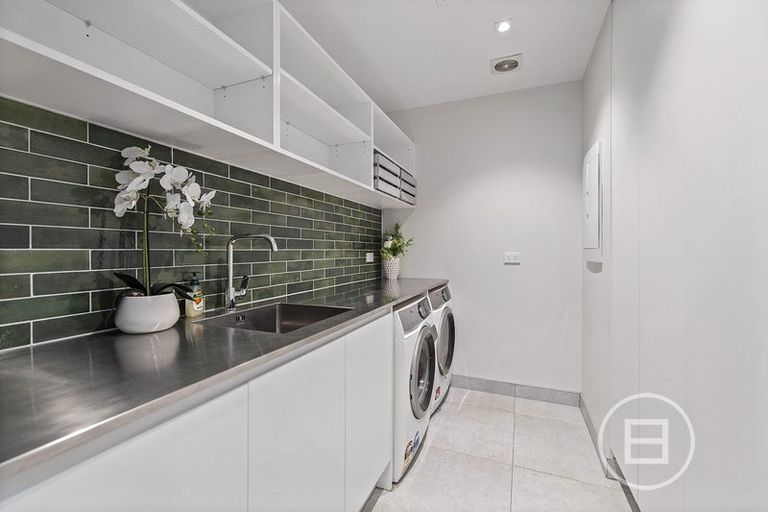 Photo of property in 18 Lookout Drive, Mount Creighton, Queenstown, 9371