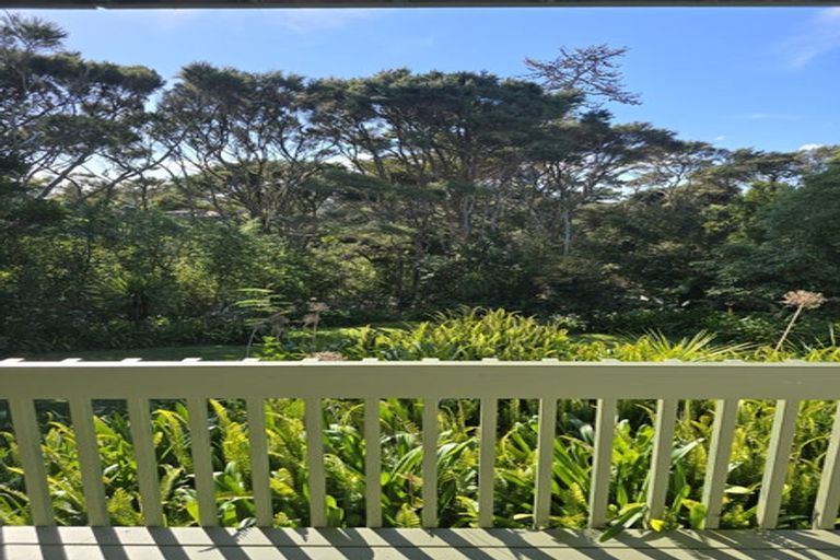 Photo of property in 7 Tranquil Glade, Hillcrest, Auckland, 0627