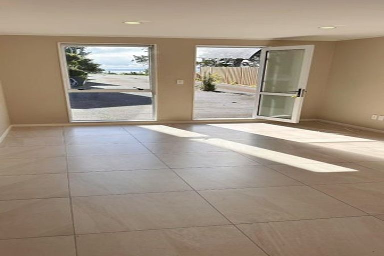 Photo of property in 60 Marine Parade, Mellons Bay, Auckland, 2014