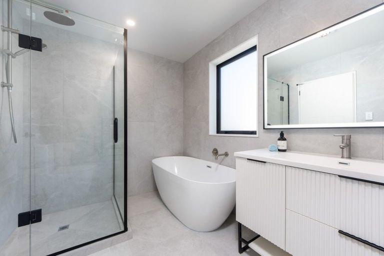 Photo of property in 3a Pendlebury Street, Green Bay, Auckland, 0604