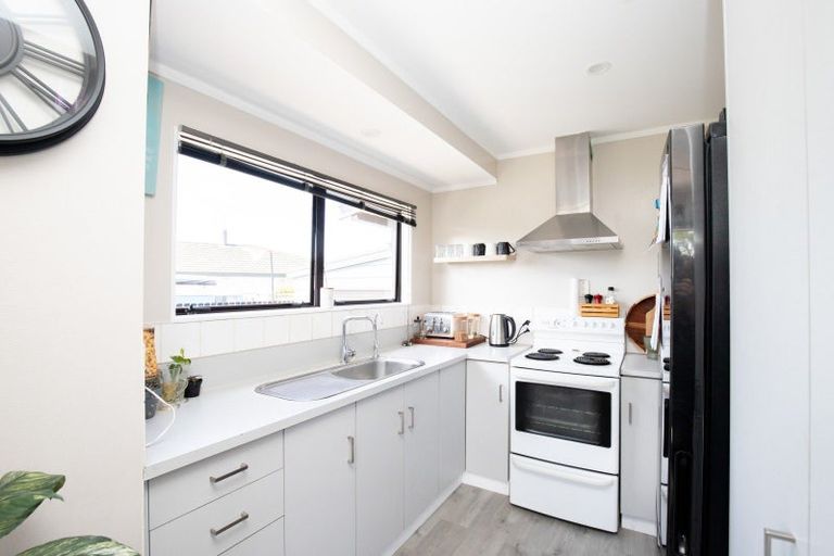 Photo of property in 28 Darlington Street, Ngatea, 3503