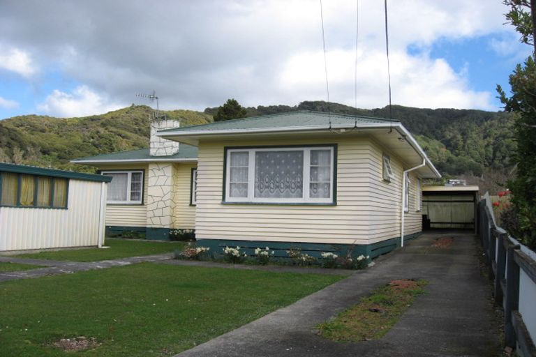 Photo of property in 163 Wainuiomata Road, Wainuiomata, Lower Hutt, 5014
