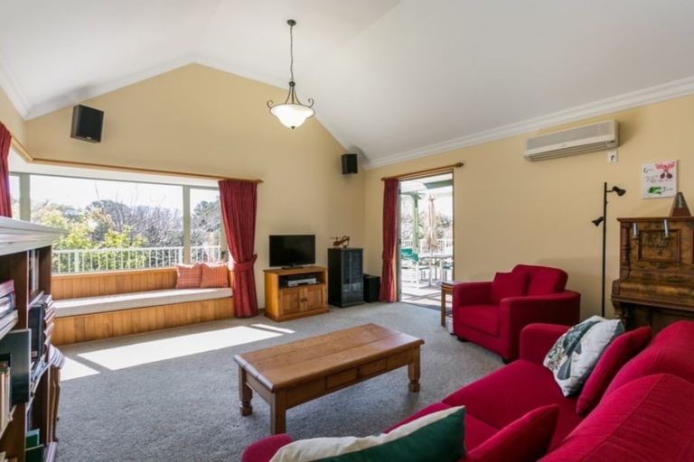 Photo of property in 71 Napier Terrace, Hospital Hill, Napier, 4110
