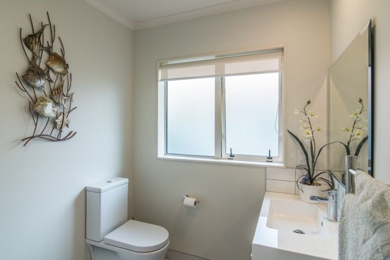 Photo of property in 6 Fleetwood Grove, Waikanae, 5036