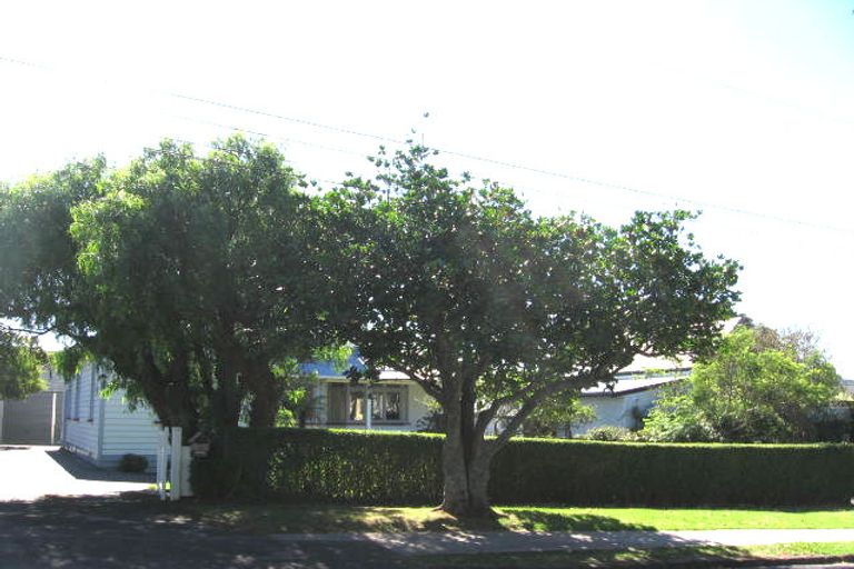 Photo of property in 4 Tiri Road, Milford, Auckland, 0620