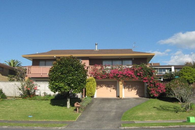 Photo of property in 30 Dalwhinnie Parade, Highland Park, Auckland, 2010