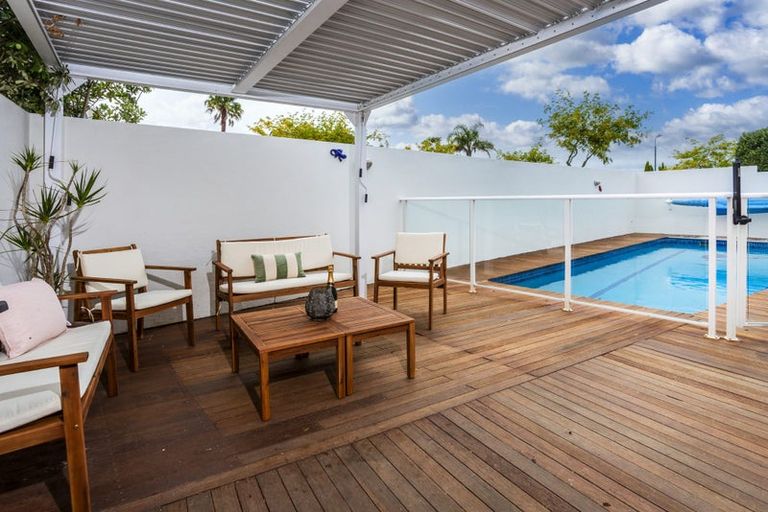 Photo of property in 8 Caversham Drive, Torbay, Auckland, 0630