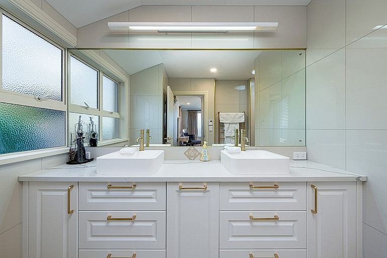 Photo of property in 375 Beach Road, Mairangi Bay, Auckland, 0630