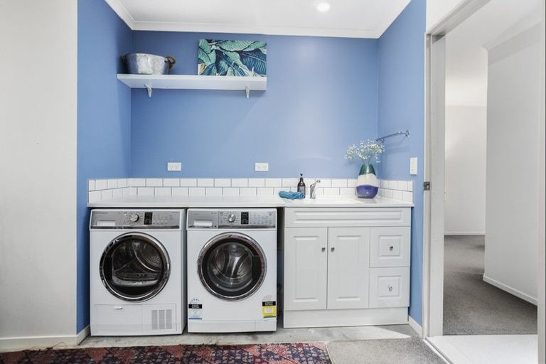 Photo of property in 14a Bradbury Road, Botany Downs, Auckland, 2010