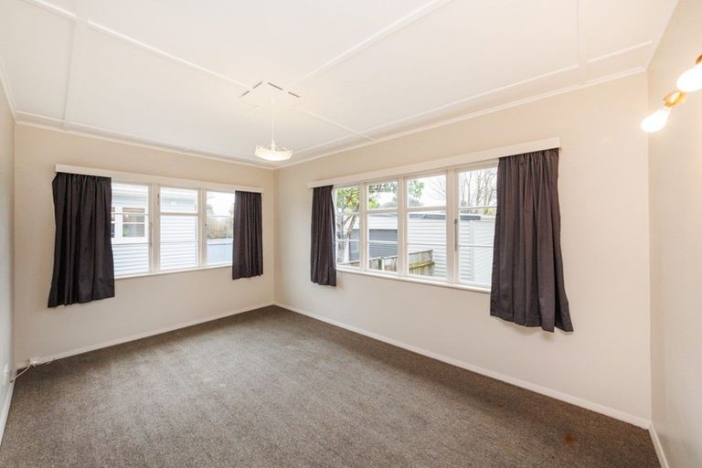 Photo of property in 17 Webb Street, Terrace End, Palmerston North, 4410
