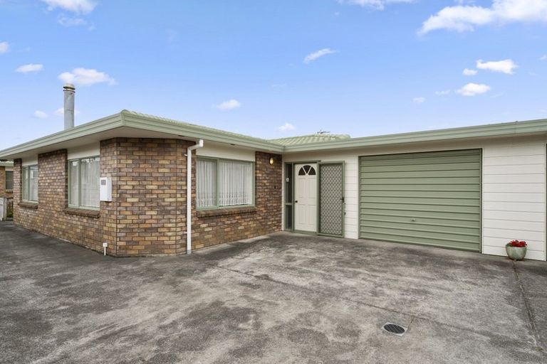 Photo of property in 2/219 Mangorei Road, Merrilands, New Plymouth, 4312