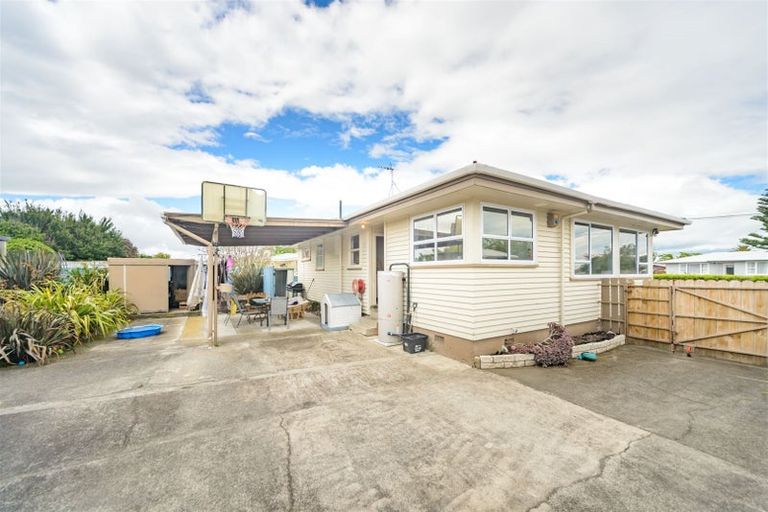 Photo of property in 5 Tararua Terrace, Cloverlea, Palmerston North, 4412