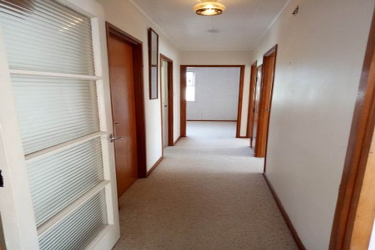 Photo of property in 16 Mawney Road, Henderson, Auckland, 0610