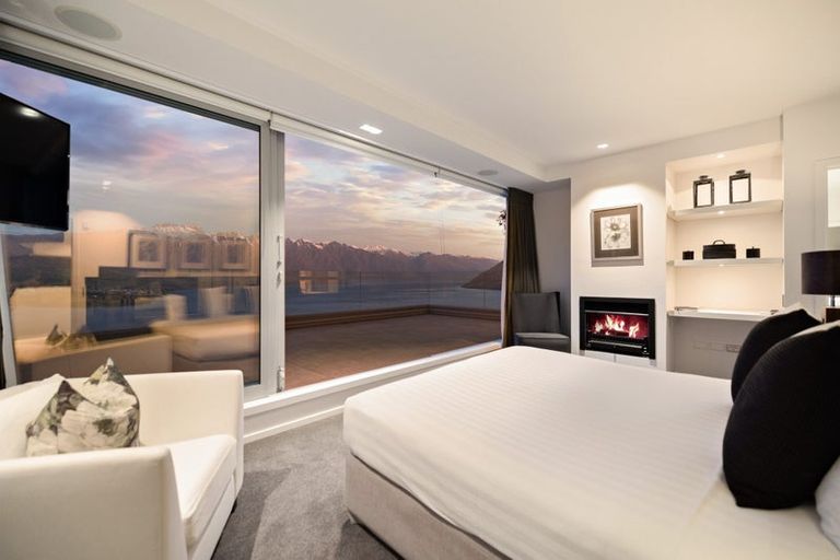 Photo of property in 6 Lordens Place, Fernhill, Queenstown, 9300