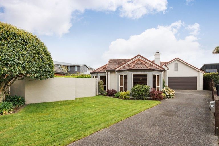 Photo of property in 11 Pastoral Lane, Hokowhitu, Palmerston North, 4410