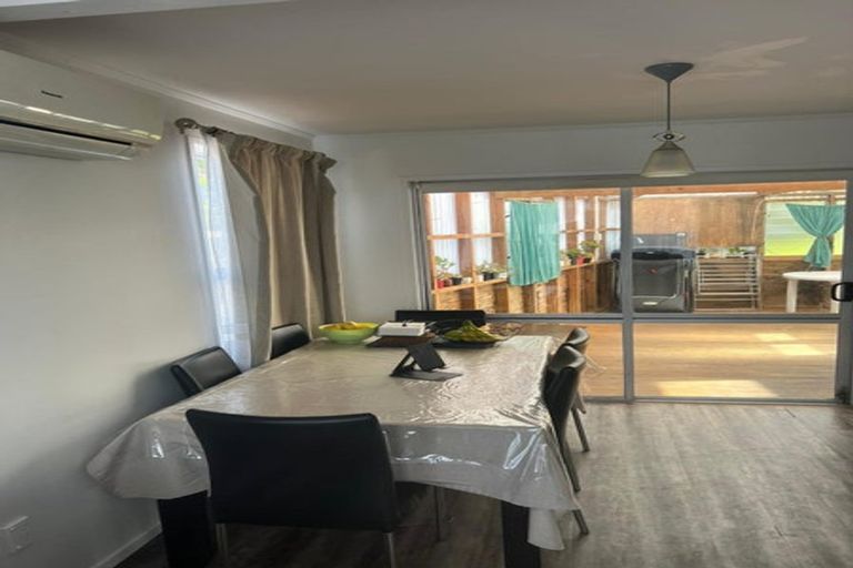 Photo of property in 7 Kelman Road, Kelston, Auckland, 0602