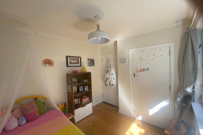 Photo of property in 129 Maupuia Road, Maupuia, Wellington, 6022