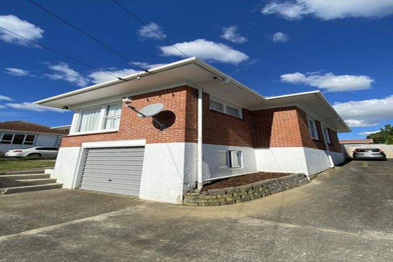 Photo of property in 30 Clayton Road, Manurewa, Auckland, 2102