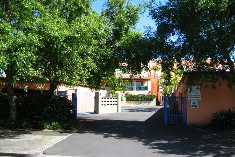 Photo of property in 118 Harbour Village Drive, Gulf Harbour, Whangaparaoa, 0930