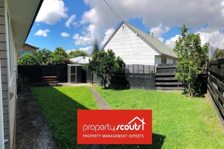 Photo of property in 1/70 Flanshaw Road, Te Atatu South, Auckland, 0610
