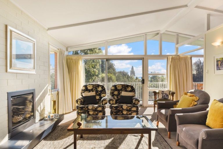 Photo of property in 2 Highfield Place, Lynmore, Rotorua, 3010