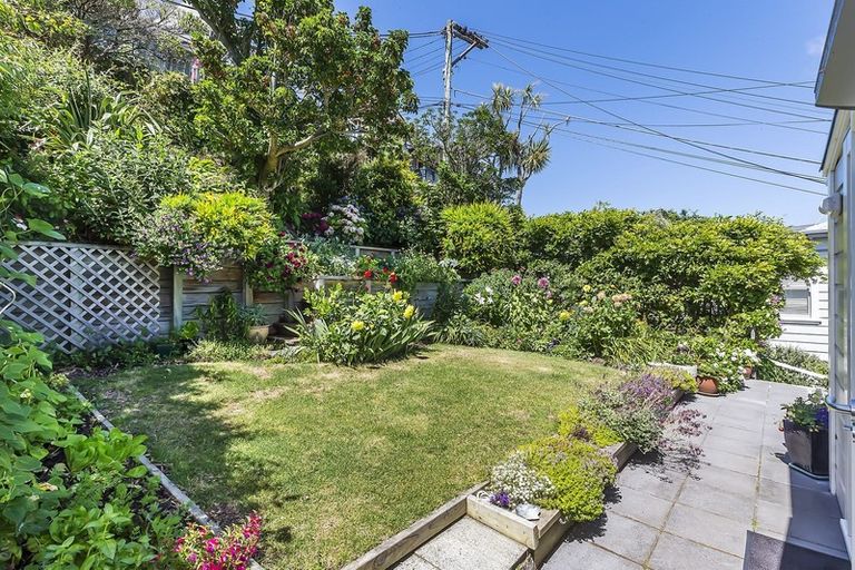 Photo of property in 46 Hawker Street, Mount Victoria, Wellington, 6011