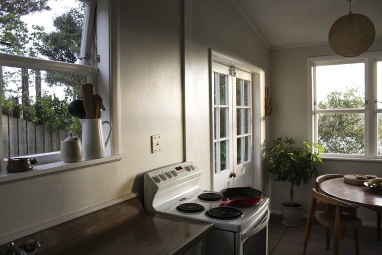 Photo of property in 2 Paparangi Crescent, Paparangi, Wellington, 6037