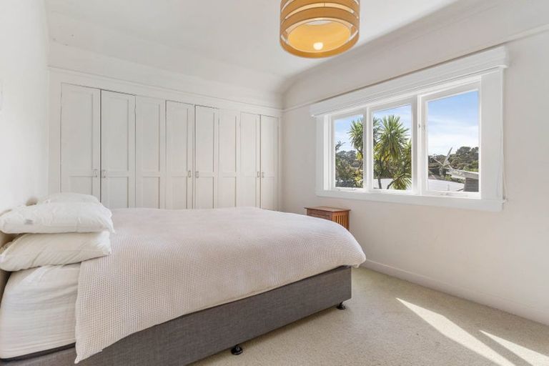 Photo of property in 1/20 Harrybrook Road, Green Bay, Auckland, 0604