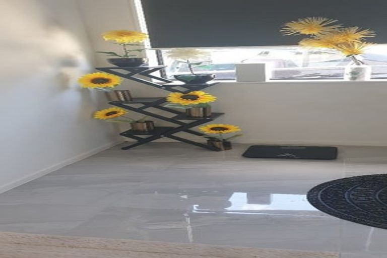 Photo of property in 18b Riverpark Crescent, Henderson, Auckland, 0610