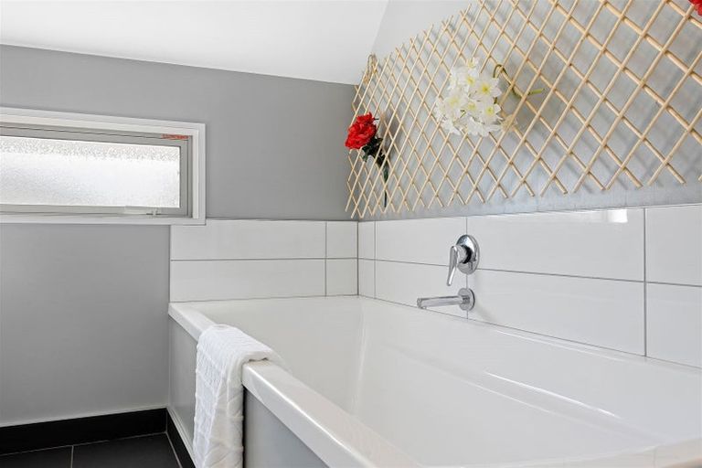 Photo of property in 70e Elizabeth Street, Riccarton, Christchurch, 8041